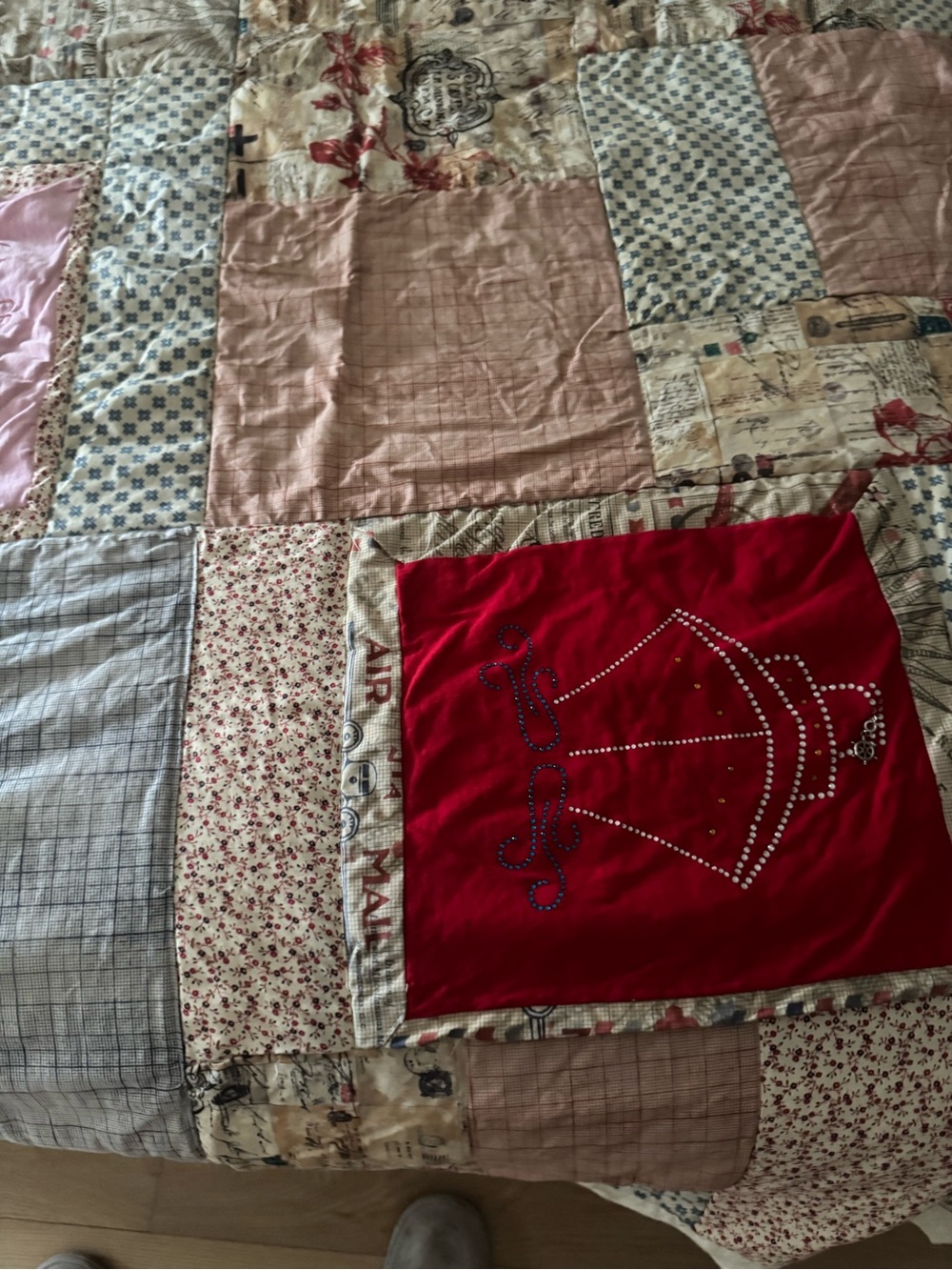 Patchwork Quilt Bedspread in Pink, Beige and Blue approx. 88 by 82 inches - Picture 2 of 7